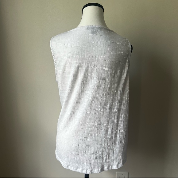 Cable & Gauge | Top | XL | White | Faux wrap with elastic waist, sleeveless - Picture 3 of 4